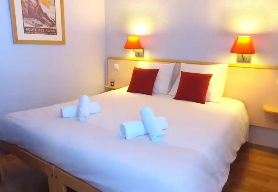 Club Prapoutel Les 7 Laux (self catered apartments) - Typical double bedroom style