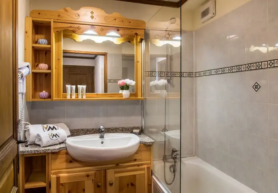 Village Montana, Val Thorens (self catered apartments) - Typical 1 bed 2/3 Soleil apartment style