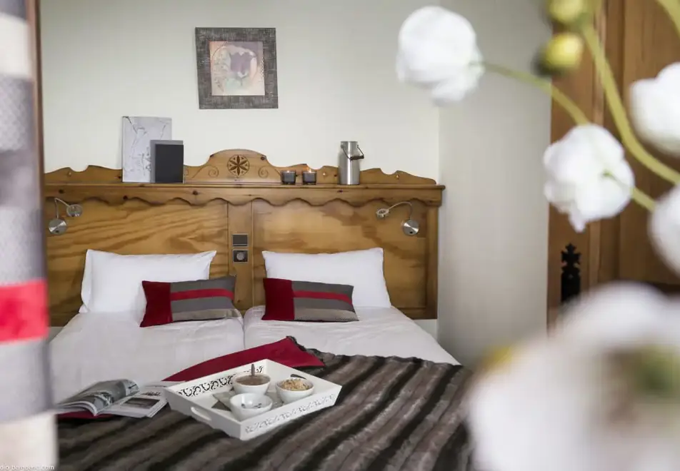 Village Montana, Val Thorens (self catered apartments) - Typical 2 bed alc Soleil apartment style