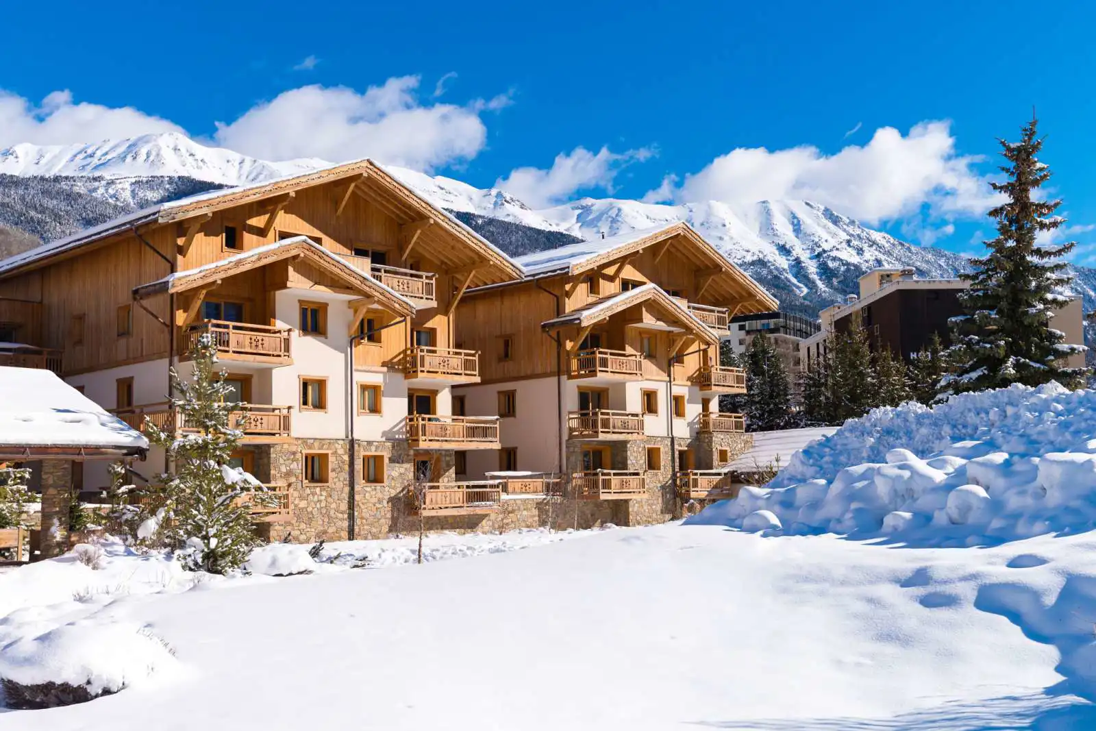 Le Hameau du Rocher Blanc, Serre Chevalier Chantemerle (self catered apartments)