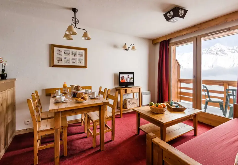 Les Hauts de Comborciere, La Toussuire (self catered apartments) - Typical apartment style