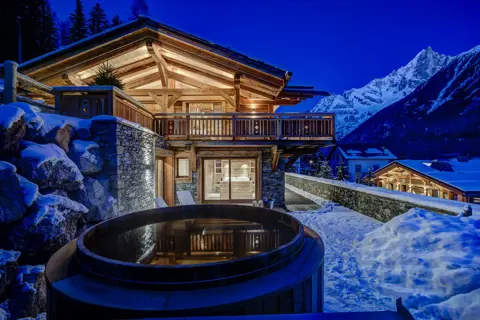 Chalet Azurite, Chamonix (self catered chalet) - Stunning winter location (©Adam Johnston)