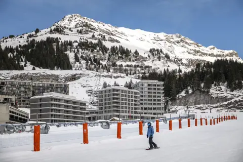 Alhena, Flaine (self catered apartments) - Easy ski access