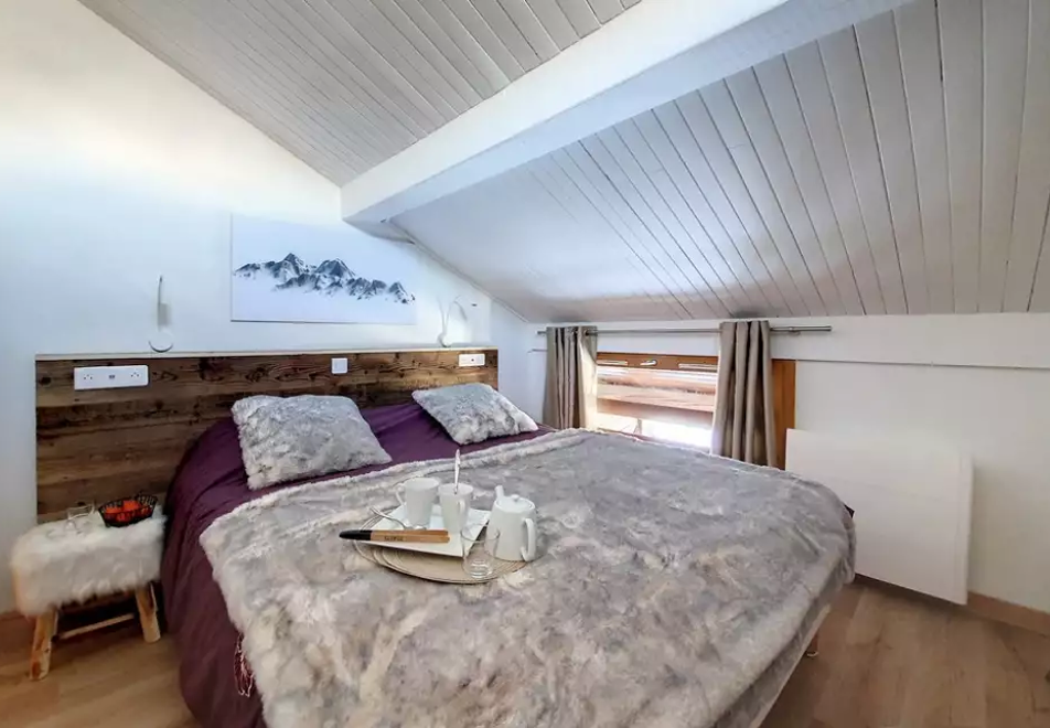 2 bedroom apartment in Saint Martin de Belleville (self catered) - Bedroom