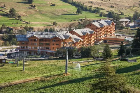 Les Chalets du Flambeau, Val Cenis (self catered apartments) - Stunning Location