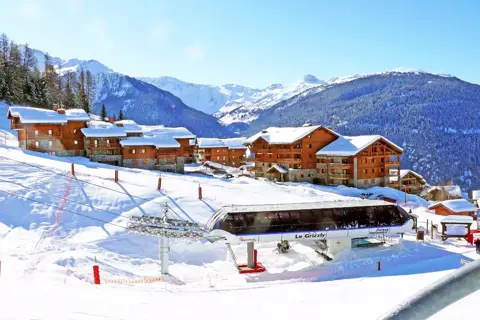 Oree des Cimes, Peisey Vallandry (self catered apartments) - Right by chairlift