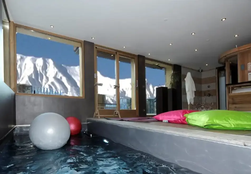 Le Chalet Martine, St Martin de Belleville (catered chalet) - Small pool and spa