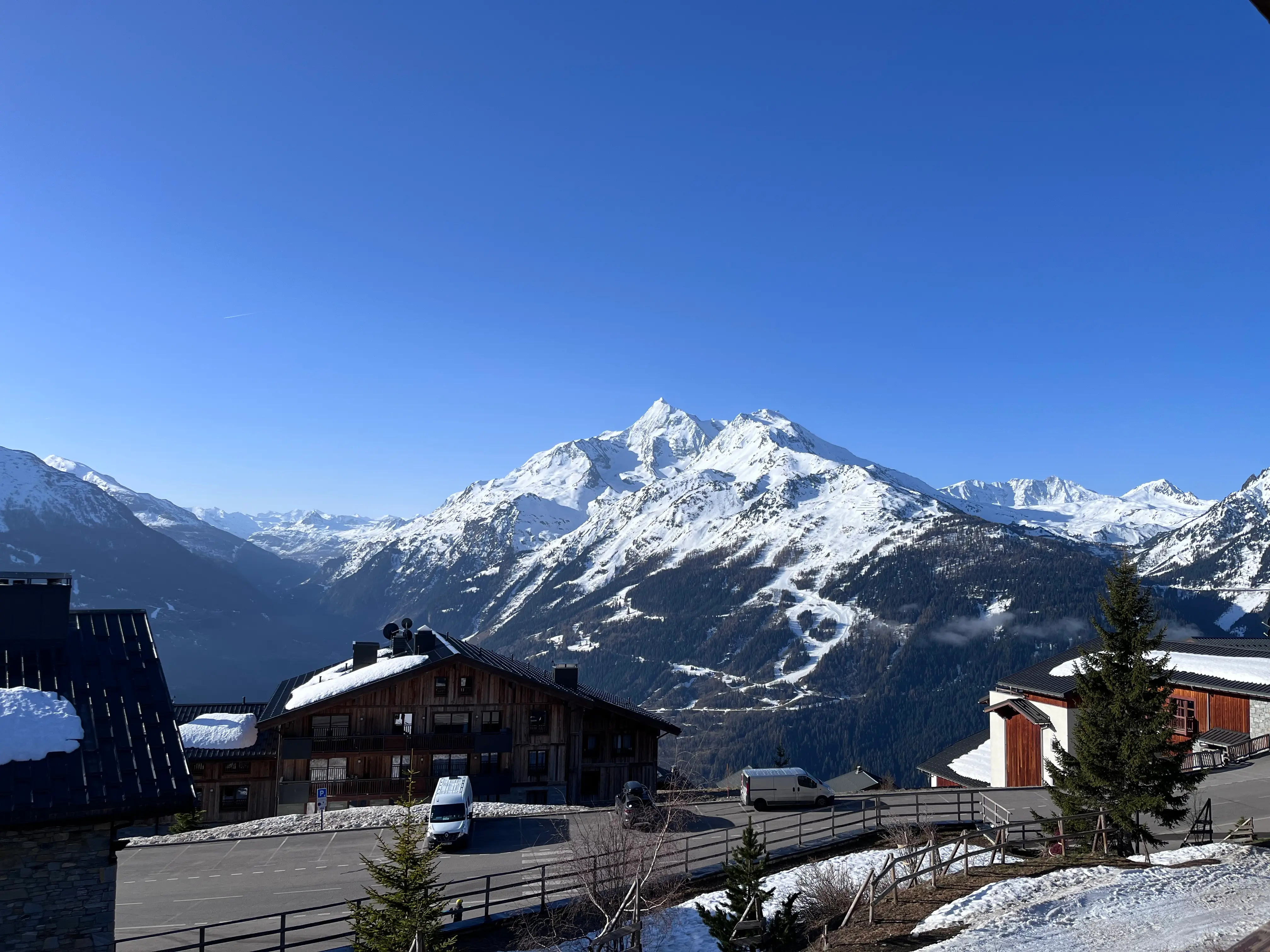 View Les Balcons